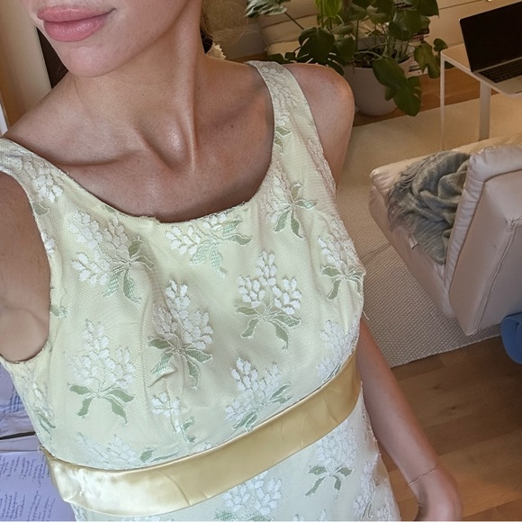 *Vintage Baby Yellow 90s Style Dress* - Picture 2 of 4